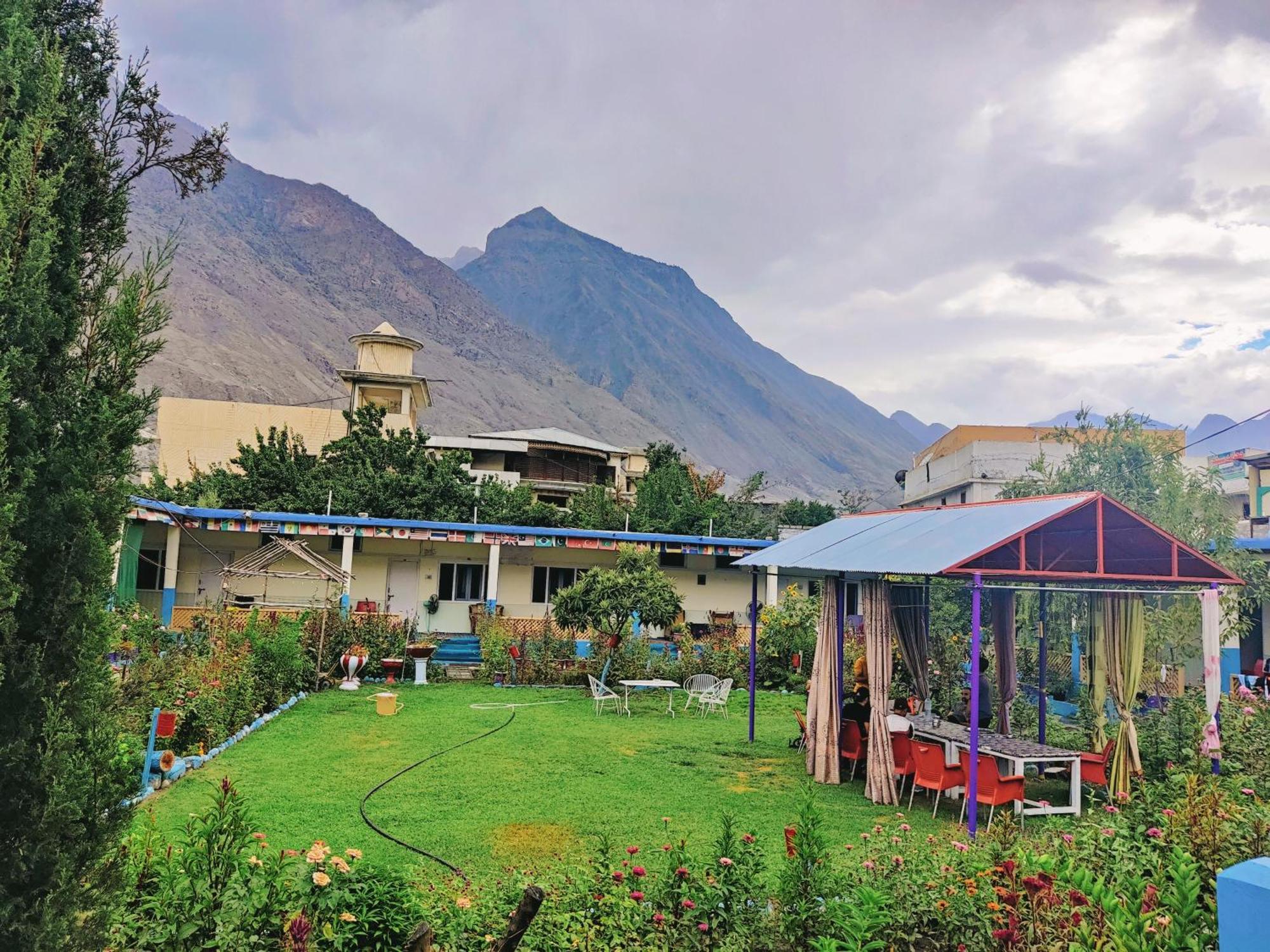 Madina Hotel 2 Gilgit Exterior foto